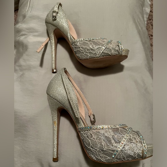 Beautiful metallic and lace heels perfect for grad or wedding! Worn once - Picture 2 of 8